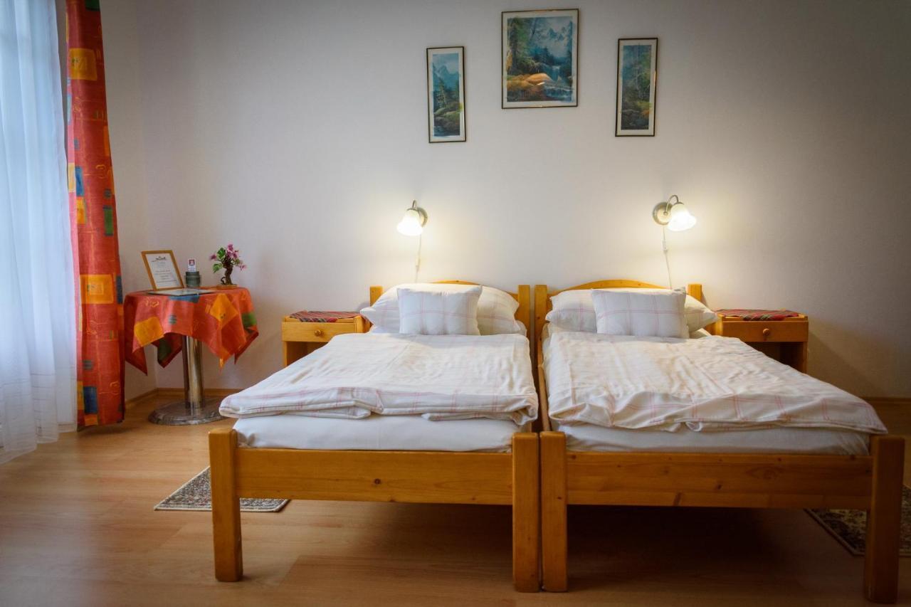 Erika Apartman Sarvar Ngoại thất bức ảnh